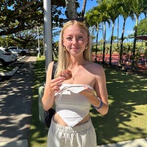 Meet your Posher, Abbie